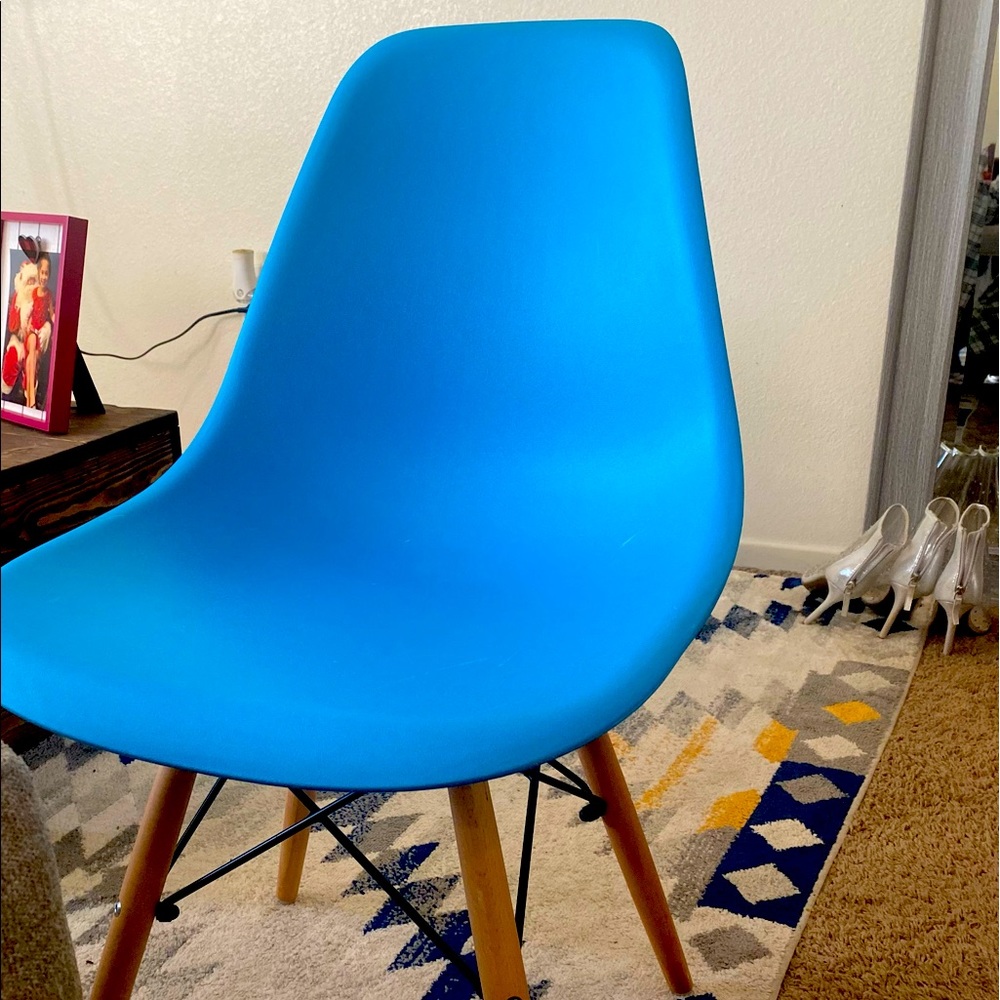 Basically brand new chair with wooden legs! So cute !!!